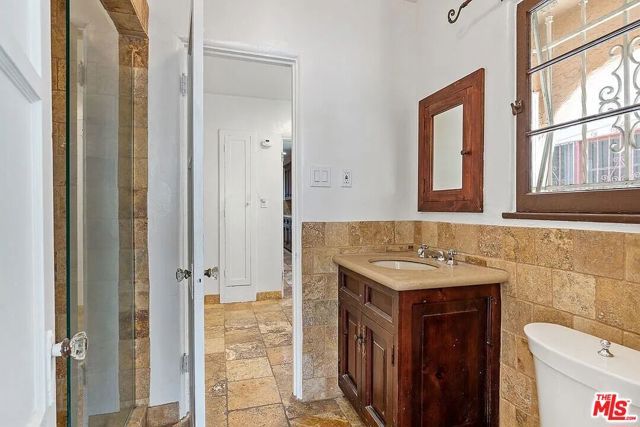 8230 Blackburn Avenue, Los Angeles, CA 90048