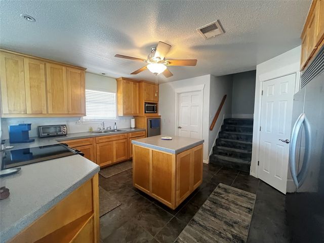 1100 Swiss Alp Hills Loop, Schulenburg, TX 78956