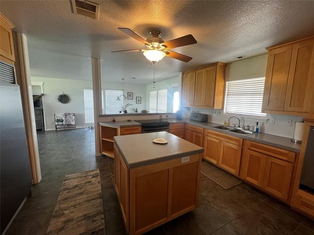 1100 Swiss Alp Hills Loop, Schulenburg, TX 78956