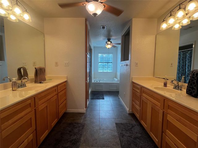 1100 Swiss Alp Hills Loop, Schulenburg, TX 78956