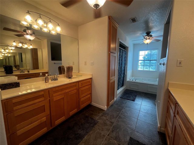 1100 Swiss Alp Hills Loop, Schulenburg, TX 78956