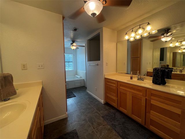 1100 Swiss Alp Hills Loop, Schulenburg, TX 78956