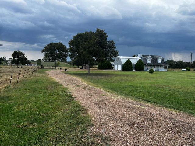 1100 Swiss Alp Hills Loop, Schulenburg, TX 78956