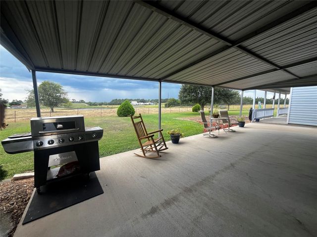 1100 Swiss Alp Hills Loop, Schulenburg, TX 78956