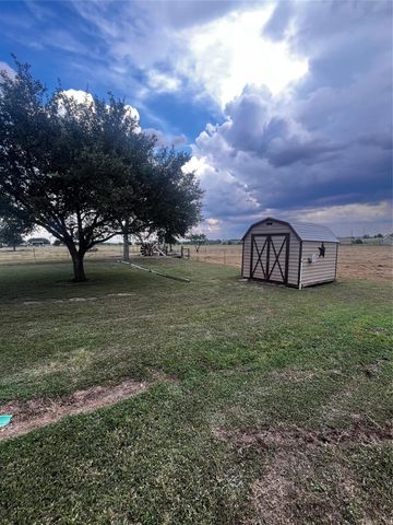 1100 Swiss Alp Hills Loop, Schulenburg, TX 78956