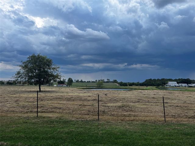 1100 Swiss Alp Hills Loop, Schulenburg, TX 78956