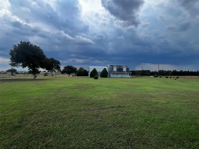 1100 Swiss Alp Hills Loop, Schulenburg, TX 78956