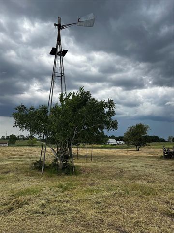 1100 Swiss Alp Hills Loop, Schulenburg, TX 78956