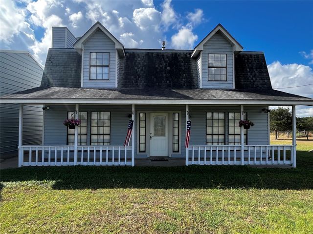 1100 Swiss Alp Hills Loop, Schulenburg, TX 78956