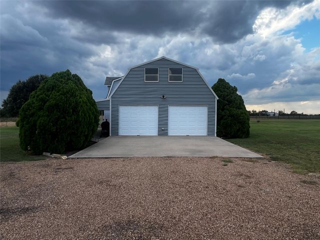 1100 Swiss Alp Hills Loop, Schulenburg, TX 78956