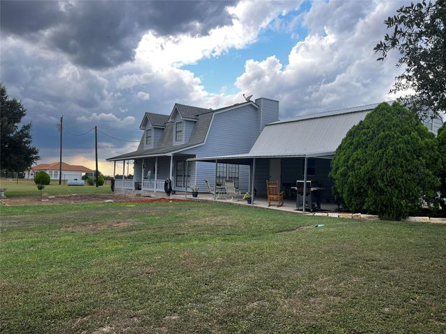 1100 Swiss Alp Hills Loop, Schulenburg, TX 78956