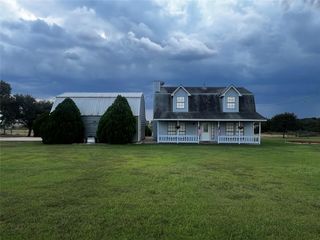 1100 Swiss Alp Hills Loop, Schulenburg, TX 78956