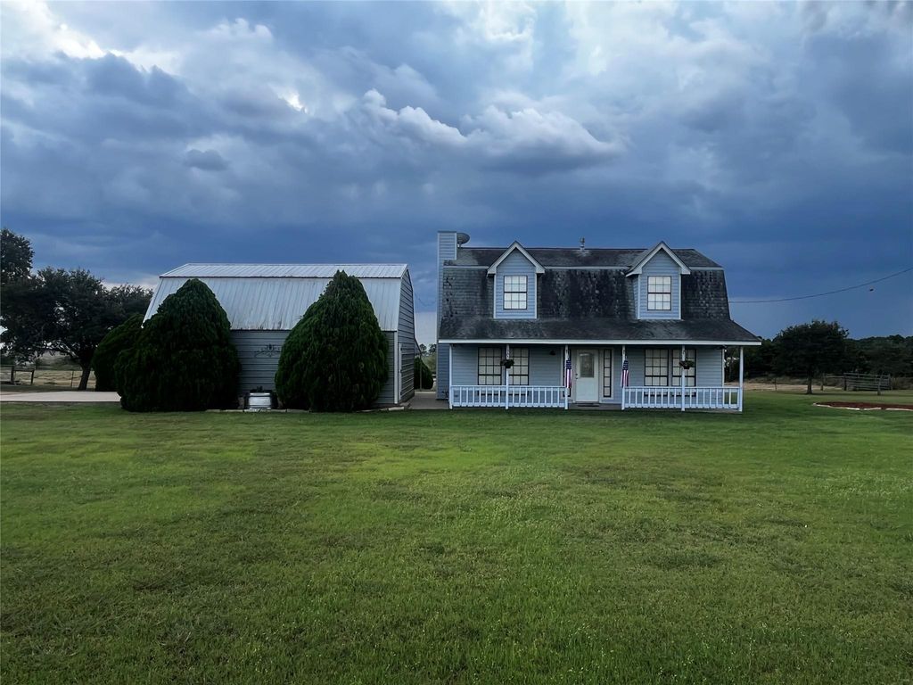 1100 Swiss Alp Hills Loop, Schulenburg, TX 78956