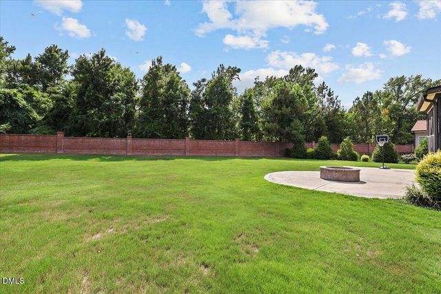 2524 Thorngrove Court, Fayetteville, NC 28303