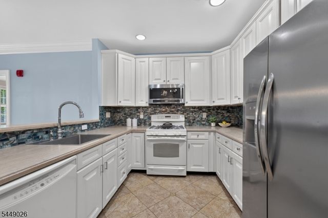 351 Victoria Drive, Bridgewater Twp., NJ 08807