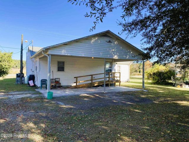 421 Gurganus Road, Maple Hill, NC 28454