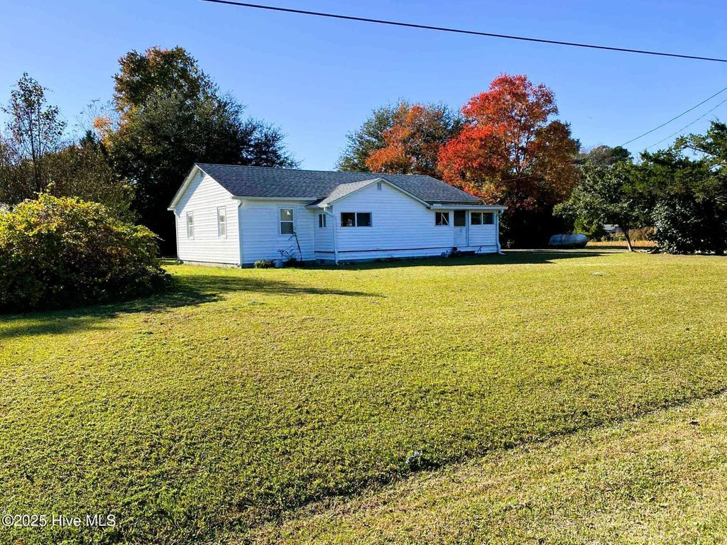 421 Gurganus Road, Maple Hill, NC 28454