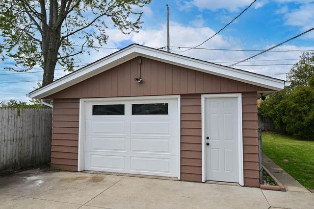 8604 20th AVENUE, Kenosha, WI 53143