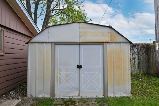 8604 20th AVENUE, Kenosha, WI 53143