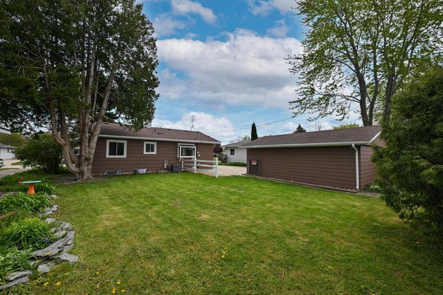8604 20th AVENUE, Kenosha, WI 53143