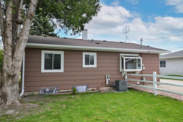 8604 20th AVENUE, Kenosha, WI 53143