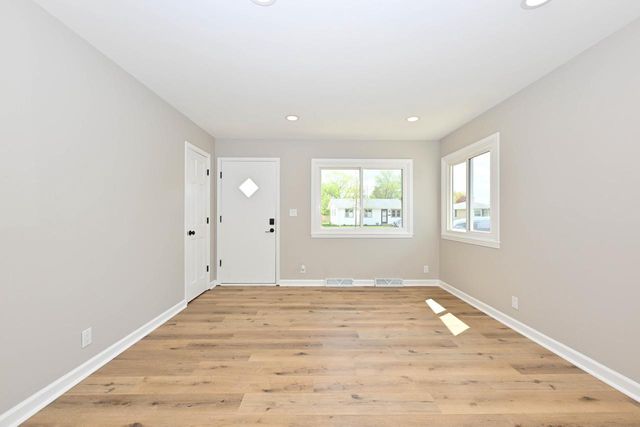 8604 20th AVENUE, Kenosha, WI 53143
