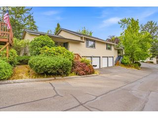 371 Ne Village Squire Ave 25, Gresham, OR 97030