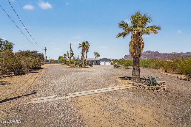 2330 E BROADWAY Avenue, Apache Junction, AZ 85119