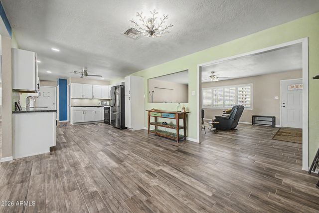 2330 E BROADWAY Avenue, Apache Junction, AZ 85119