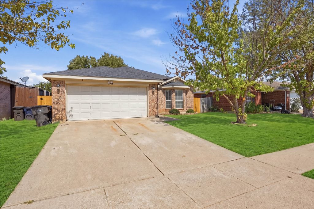 2332 Corral Drive, Fort Worth, TX 76133 — photo 2