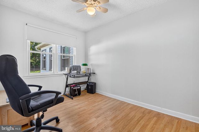 4 POINTVILLE RD, Pemberton, NJ 08068