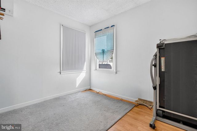 4 POINTVILLE RD, Pemberton, NJ 08068