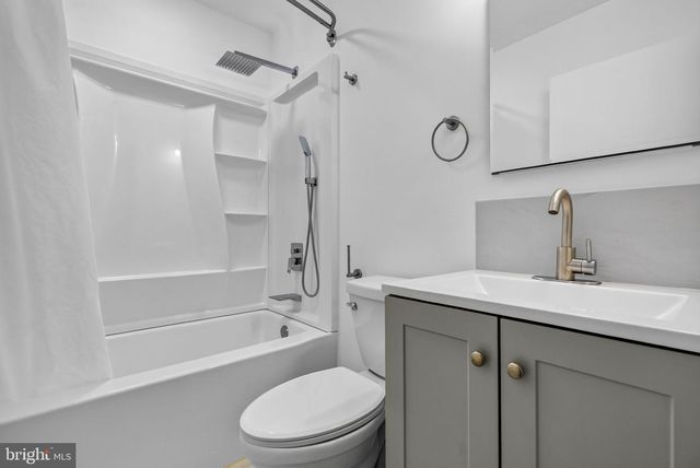 4 POINTVILLE RD, Pemberton, NJ 08068