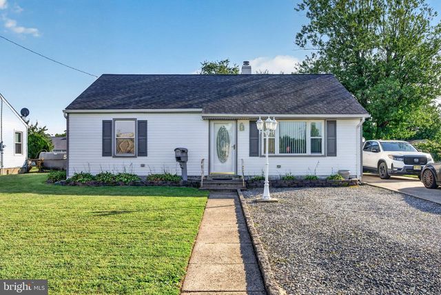 4 POINTVILLE RD, Pemberton, NJ 08068