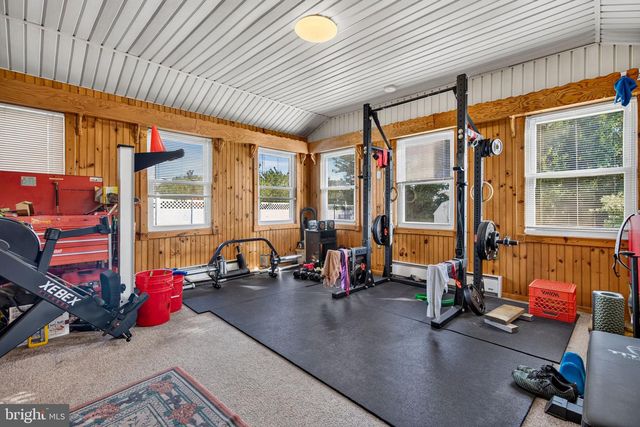 4 POINTVILLE RD, Pemberton, NJ 08068