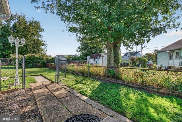 4 POINTVILLE RD, Pemberton, NJ 08068
