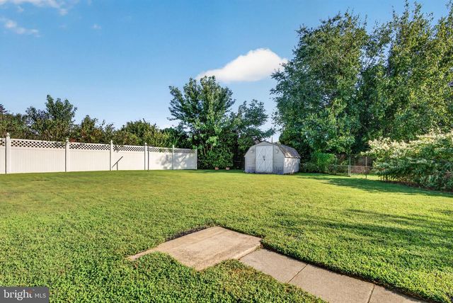 4 POINTVILLE RD, Pemberton, NJ 08068