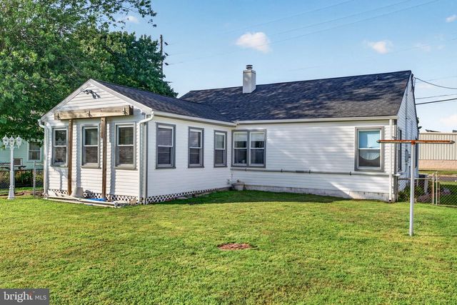 4 POINTVILLE RD, Pemberton, NJ 08068