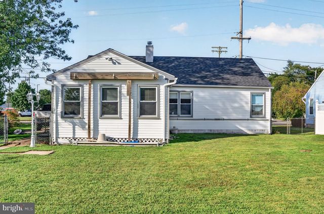 4 POINTVILLE RD, Pemberton, NJ 08068