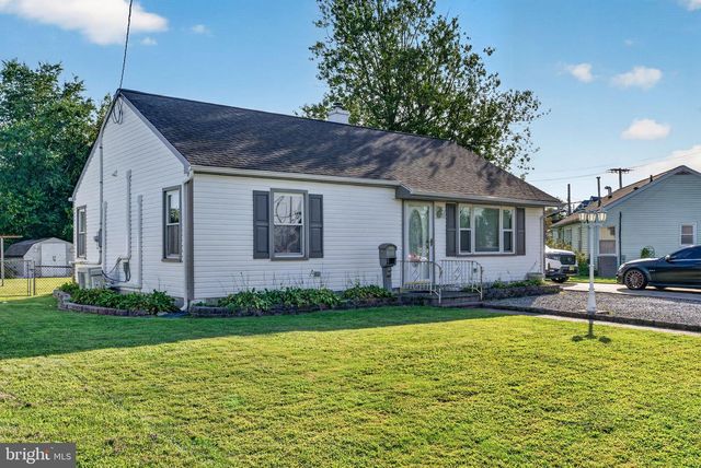 4 POINTVILLE RD, Pemberton, NJ 08068