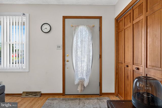 4 POINTVILLE RD, Pemberton, NJ 08068