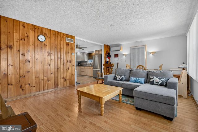 4 POINTVILLE RD, Pemberton, NJ 08068