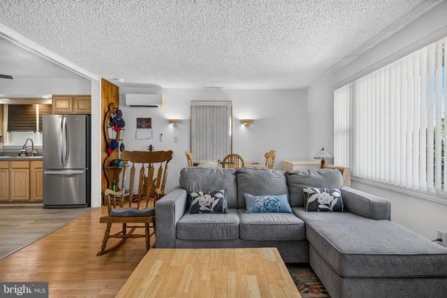 4 POINTVILLE RD, Pemberton, NJ 08068