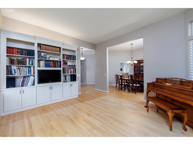 2212 Nw PINNACLE Dr, Portland, OR 97229