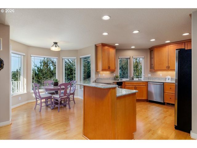 2212 Nw PINNACLE Dr, Portland, OR 97229