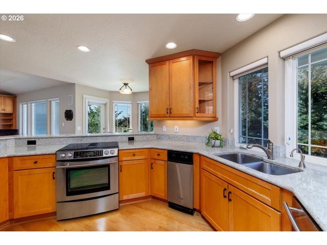 2212 Nw PINNACLE Dr, Portland, OR 97229