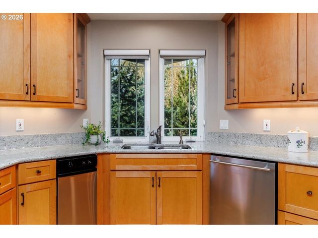 2212 Nw PINNACLE Dr, Portland, OR 97229