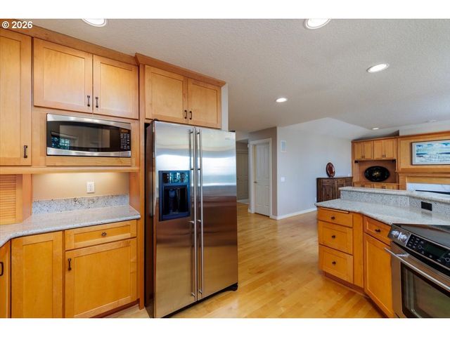 2212 Nw PINNACLE Dr, Portland, OR 97229