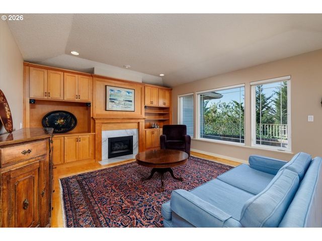 2212 Nw PINNACLE Dr, Portland, OR 97229