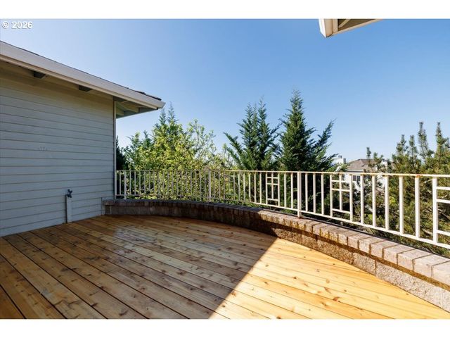 2212 Nw PINNACLE Dr, Portland, OR 97229